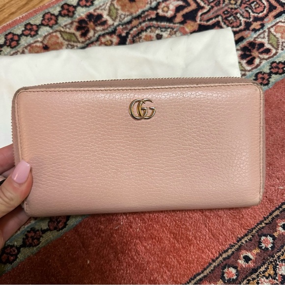 Gucci Marmont Zip Around Continental Wallet in light pink - Picture 2 of 12